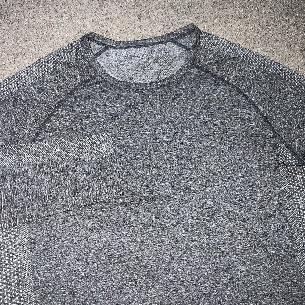 Figs Men's Seamless Heather Black Salta Performance Underscrub Long Sleeve Shirt